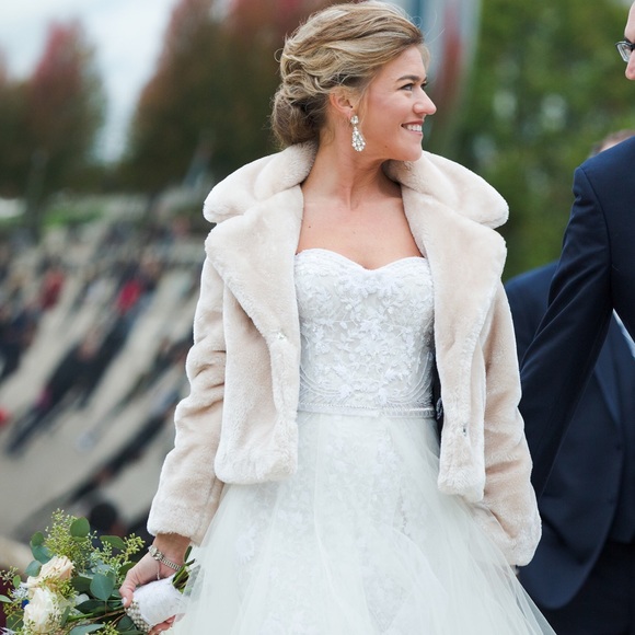 Monique Lhullier Gweneth Wedding & Custom Tulle - Picture 5 of 8